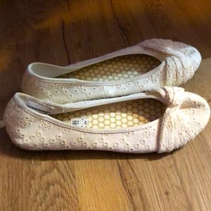 White American Eagle flats